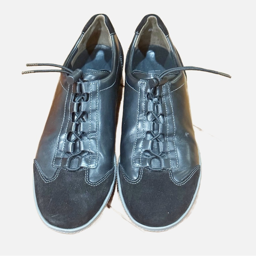 Paul Green Black Oxfords Sleek Design